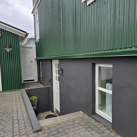Old Charm Apartment - Keflavik Downtown エクステリア 写真