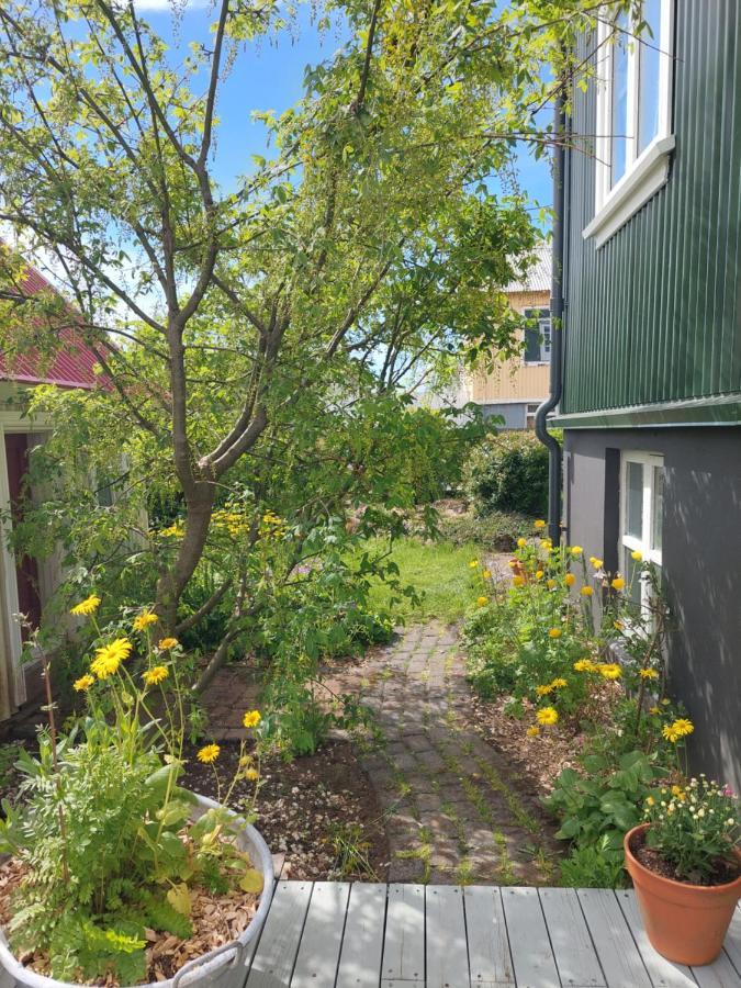 Old Charm Apartment - Keflavik Downtown エクステリア 写真