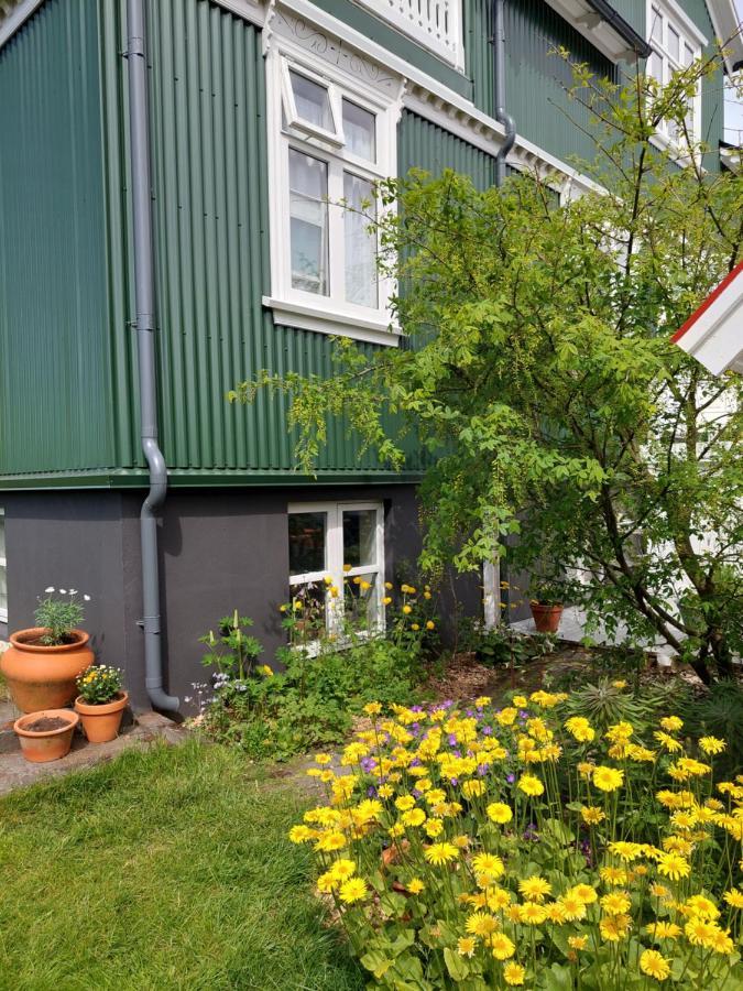 Old Charm Apartment - Keflavik Downtown エクステリア 写真
