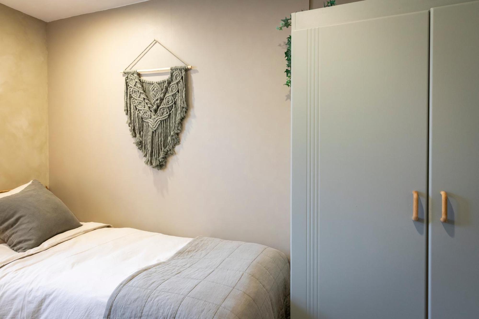 Old Charm Apartment - Keflavik Downtown エクステリア 写真