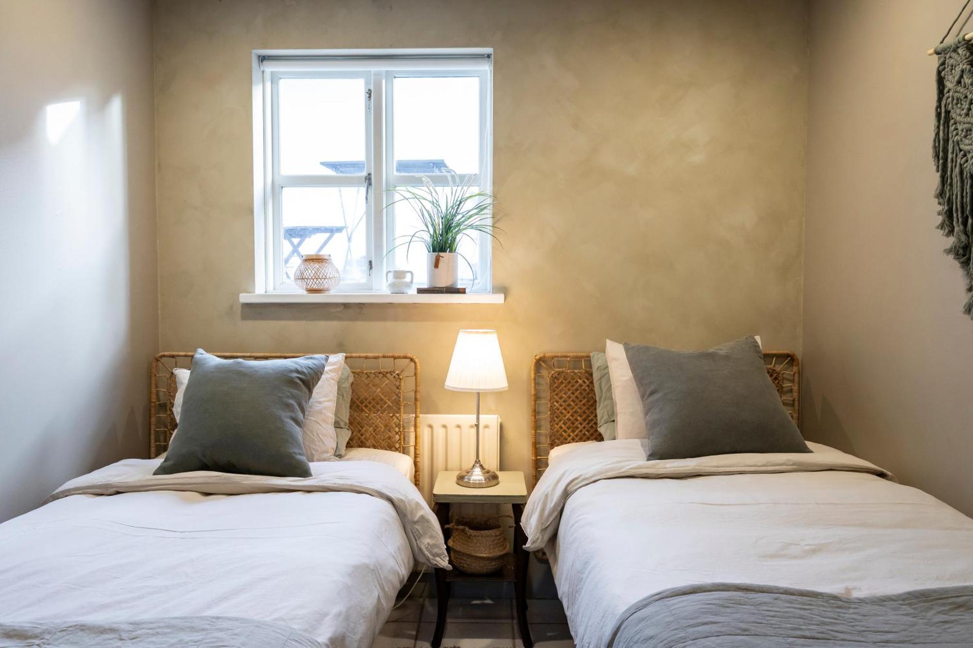 Old Charm Apartment - Keflavik Downtown エクステリア 写真