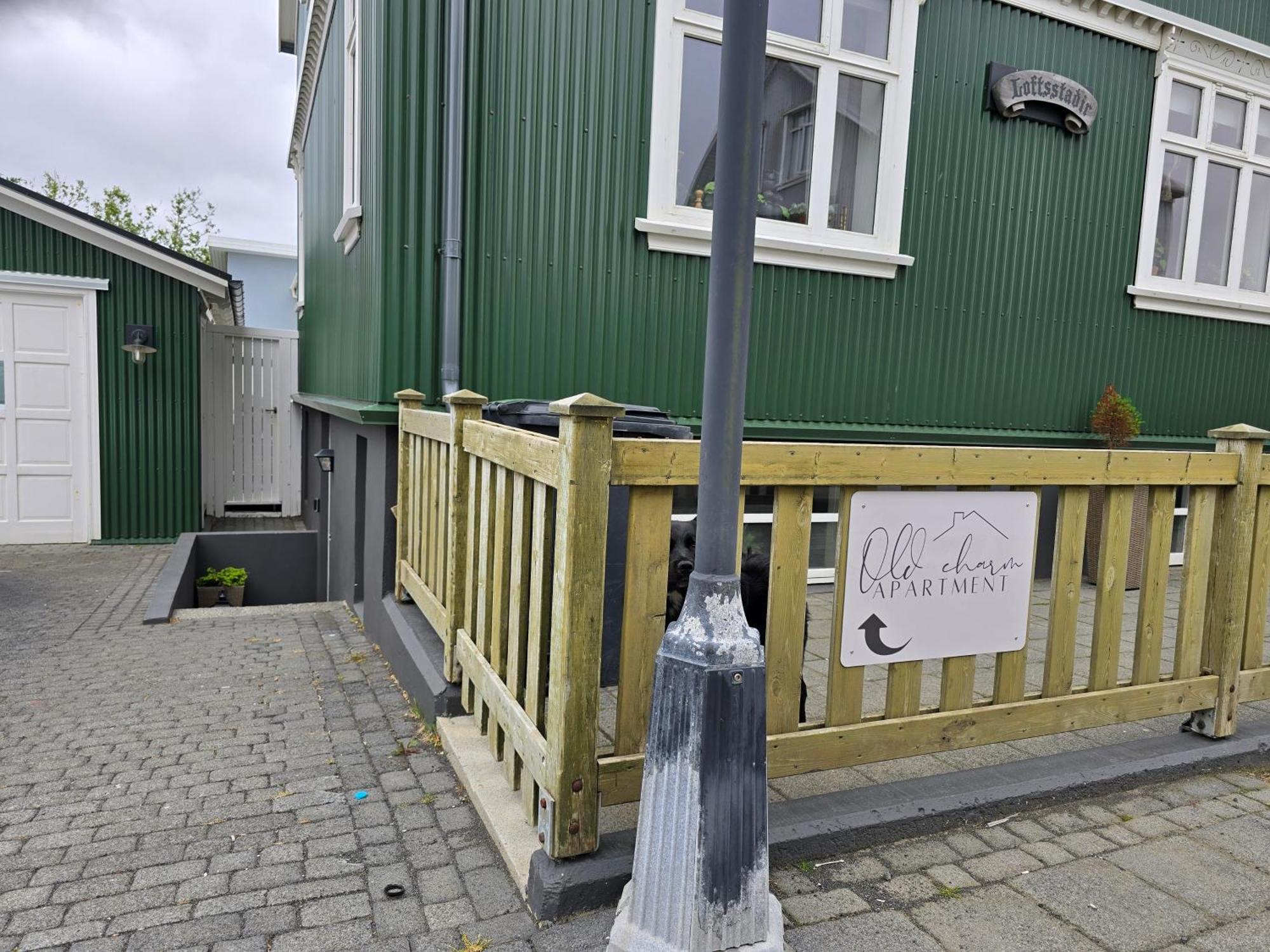 Old Charm Apartment - Keflavik Downtown エクステリア 写真